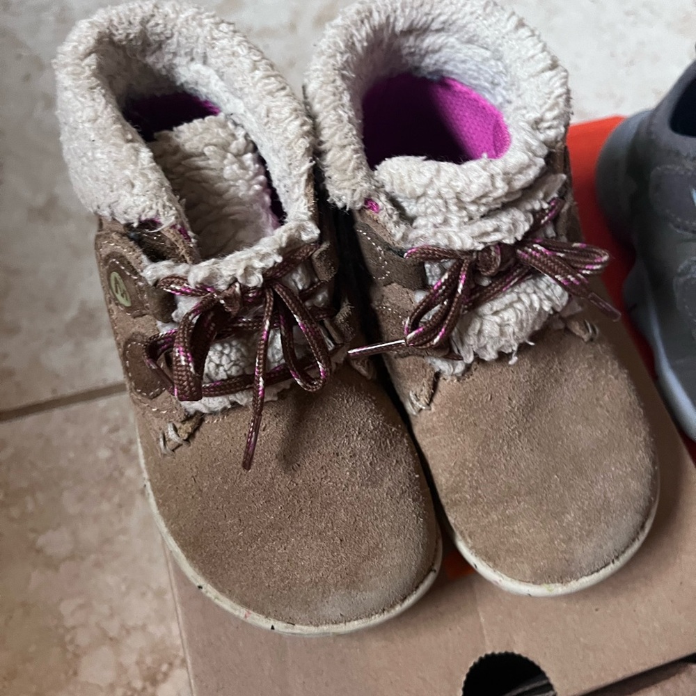 Lot of 5 size 7T shoes looking for a new home! - Picture 6 of 7